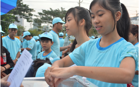 Xuân về theo những bước chân