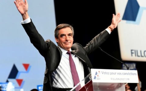 Cựu tổng thống Sarkozy thất bại trong tranh cử sơ bộ