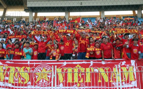 Tuyển VN giành chiến thắng trên khán đài