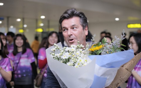 Thomas Anders của Modern Talking được tặng cúc họa mi