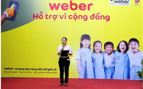 ​Mang niềm vui đến lớp học cho trẻ em ngoại thành