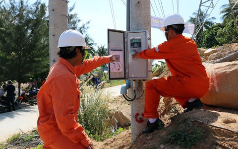 Vượt biển, cấp điện cho 2.000 hộ dân xã đảo ở Kiên Giang