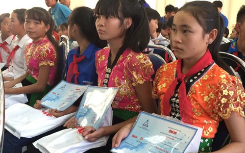 Nghị lực cao hơn đỉnh núi của học trò nghèo Tây Bắc