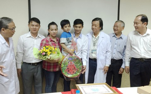 Cứu sống bệnh nhi nguy kịch nhất từ trước đến nay
