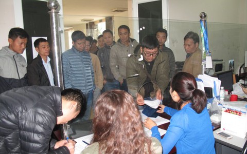 Người hâm mộ chờ đội tuyển ở Mỹ Đình