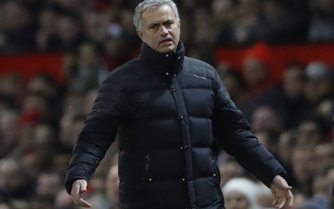 Điểm tin sáng 1-12: Mourinho bị cấm chỉ đạo một trận