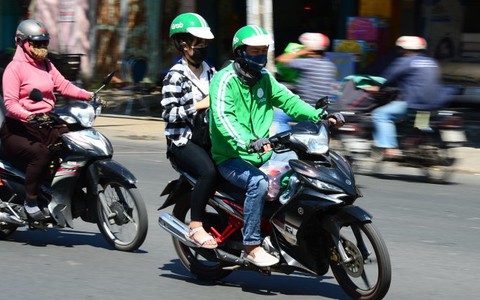 Phạt 1,5 triệu đồng nhóm xe ôm gây rối ở bến xe Miền Tây