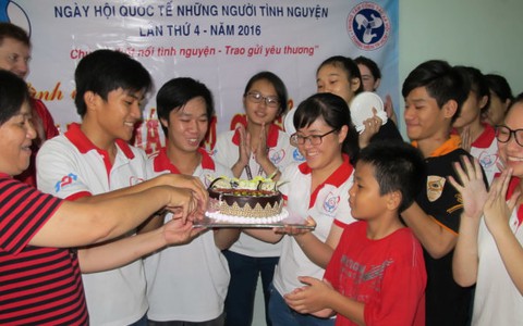 Ấm lòng những mảnh đời thiếu may mắn