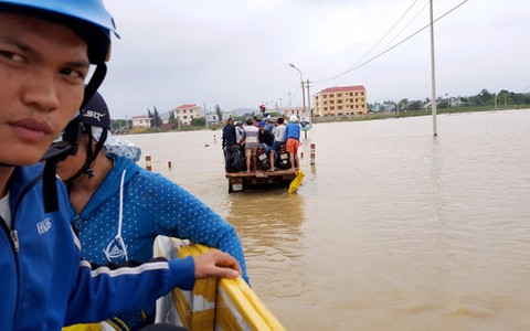 Bình Định: 9 ngày lũ, 14 người chết