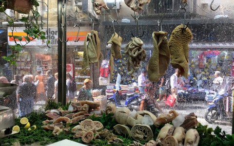 Ăn vặt ở chợ... “xịn” của dân Naples