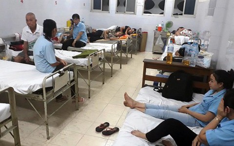 Hàng chục công nhân ngộ độc sau khi ăn cơm với đồ chay