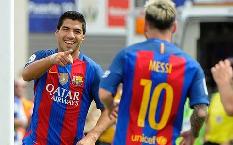 Điểm tin sáng 10-12: Messi và Suarez sắp gia hạn hợp đồng với Barca