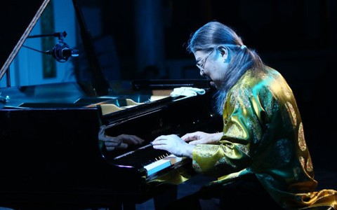 Xem huyền thoại piano Yamamoto rưng rưng với nhạc jazz
