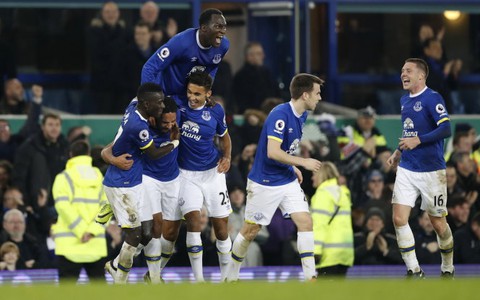 Arsenal thua ngược Everton tại Goodison Park