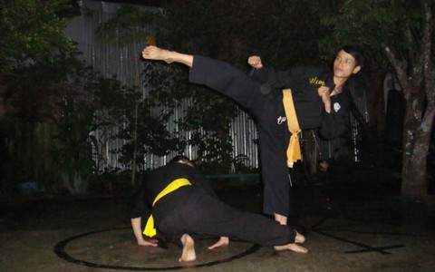 Mang dao phòng thân, có ngày “đứt tay”