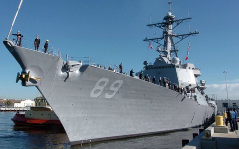 Tàu khu trục Mỹ USS Mustin tới cảng Cam Ranh