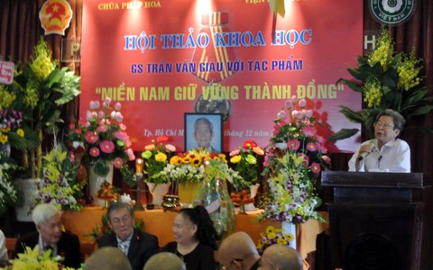 Tôn vinh GS Trần Văn Giàu qua Miền nam giữ vững thành đồng