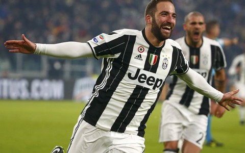 Higuain lập công, Juventus quật ngã Roma