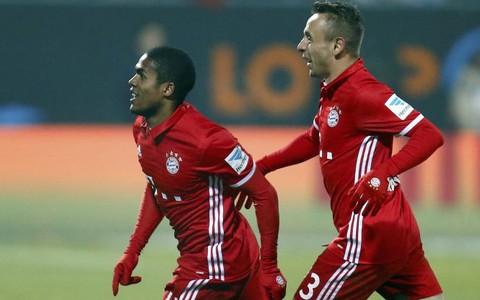 Douglas Costa đưa Bayern Munich trở lại ngôi đầu