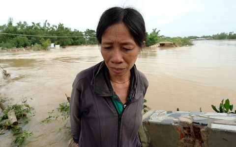 Tan hoang bên dòng sông Côn