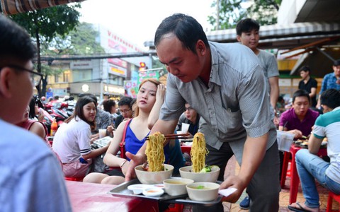 Audio 24-12: Lơ lửng “mì bay” Sài Gòn