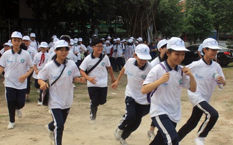 Hàng trăm bạn trẻ “chạy khẩn cấp” vì nhà vệ sinh sạch