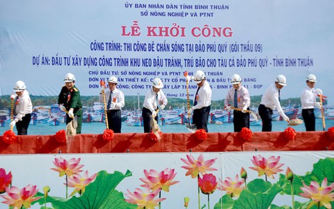 Khởi công khu neo đậu tàu thuyền công suất lớn tại đảo Phú Quý