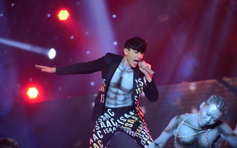 Isaac được đề cử Ca sĩ triển vọng Vpop 20 Awards 2016