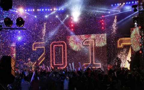 ...3, 2, 1... Chúc mừng năm mới 2017!