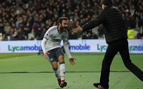 Ibrahimovic ghi bàn việt vị, M.U đá bại 10 người West Ham