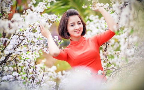 ​Huyền Thư: cô nữ sinh xinh đẹp làm thơ bằng điện thoại