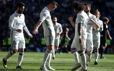 ​Đè bẹp Granada, R.M bỏ xa Barca 6 điểm