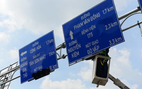 Biển báo giao thông to hơn, nút giao thay cho vòng xuyến