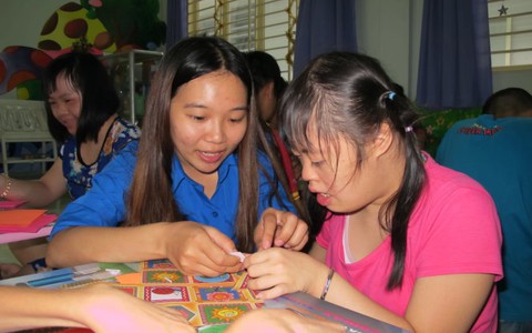 Có một 'cô tiên' giúp trẻ đón tết ở Sài Gòn