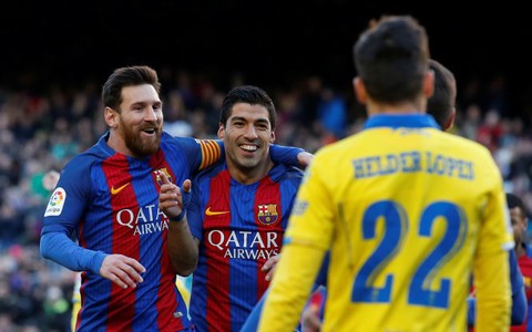 Messi và Suarez “nổ súng”, Barca còn kém Real 2 điểm