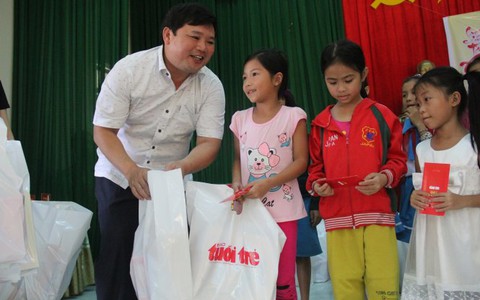 ​Xuân yêu thương đến với vùng rốn lũ Nghĩa Hành