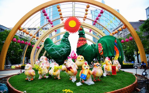 Ngắm đường hoa Nguyễn Huệ Tết Đinh Dậu 2017 trước khai mạc