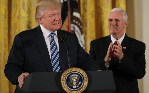 Ông Trump tuyên bố "bắt đầu đàm phán lại" NAFTA