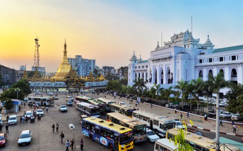 Trên phố Yangon bạn bắt đầu thấy đủ giá trị mới