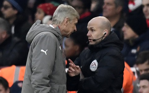Điểm tin sáng 28-1: HLV Wenger bị cấm chỉ đạo 4 trận