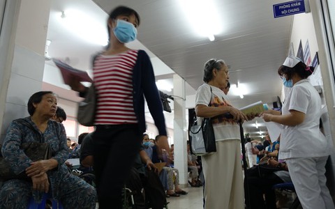 Một người 6 tháng đi khám bảo hiểm y tế... 319 lần