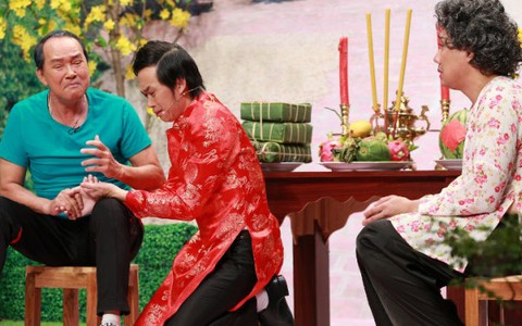 Trấn Thành phải xin Hoài Linh về chỗ để bấm chuông