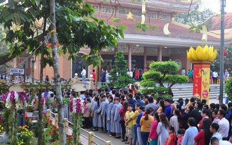 Đầu năm an lạc lễ chùa