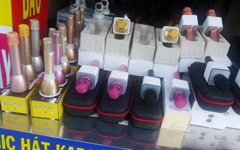Cẩn trọng khi dùng micro kiêm loa di động