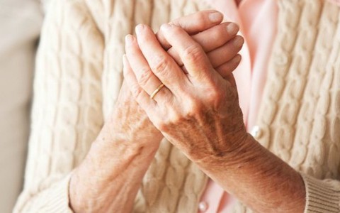 ​Những bệnh người cao tuổi dễ mắc lúc giao mùa