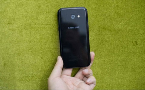 Thị trường smartphone: Samsung, Oppo, HTC tung hàng mới 2017