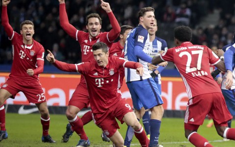 Lewandowski giúp B.M cầm chân Hertha Berlin ở phút 90+7