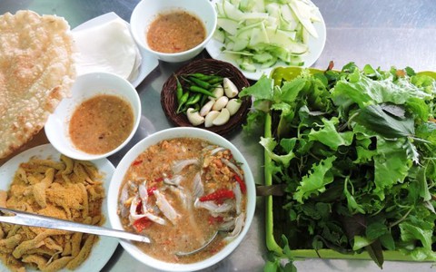 Gỏi cá trích Nam Ô bình dân mà sang trọng