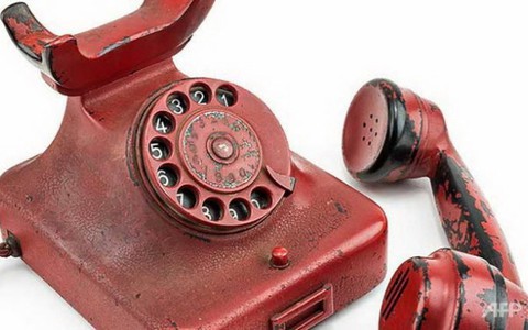 Điện thoại của Adolf Hitler được bán với giá 243.000 USD