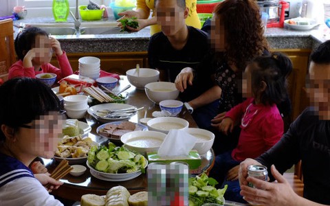 Thầy ơi, em phải theo ai?
